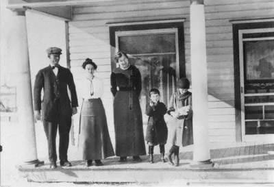 William Harry Craig and Vernie Jane Craig, shortly after their marriage, c. 1910