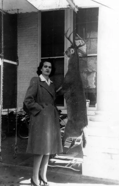 Margaret McDuffie with 14-point buck, 1944