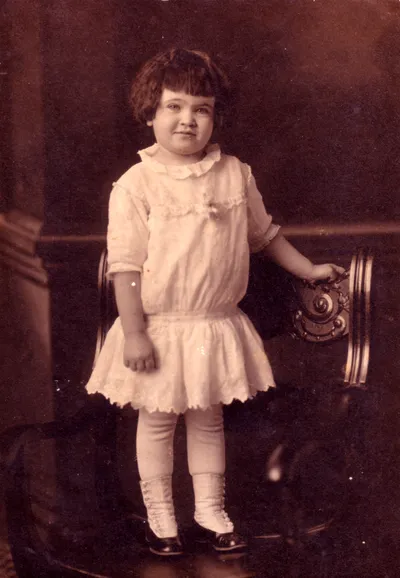 Margaret Morris as a young girl, c. 1916