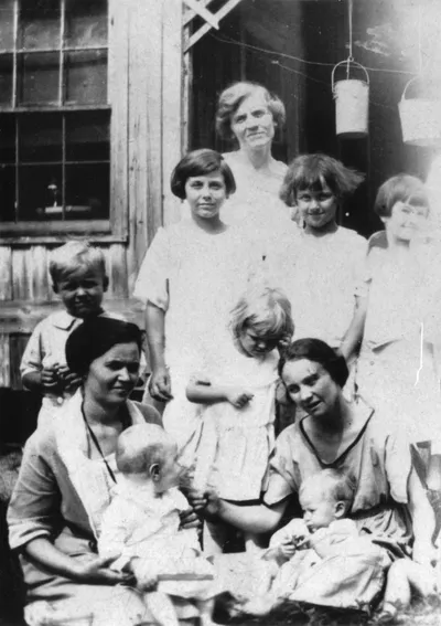 The Morris family, c. 1921–22